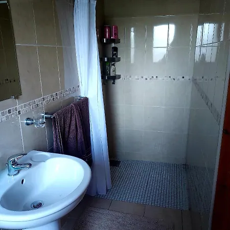 לינה וארוחת בוקר Ros Na Gcloch 3*